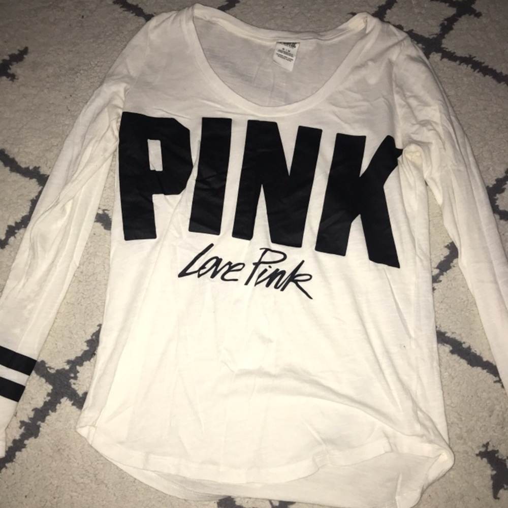 vs pink tshirt